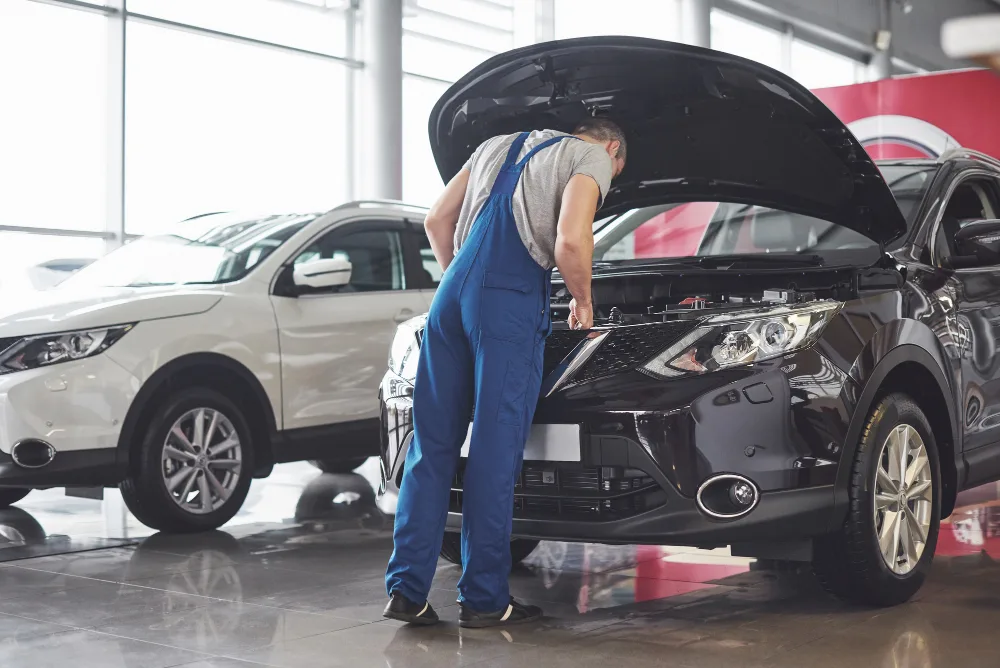 GTS Auto Repair mechanic performing in a car fixing places near in Abu Dhabi